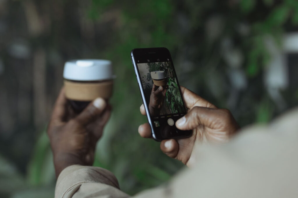 Pigee Seller taking a product photo