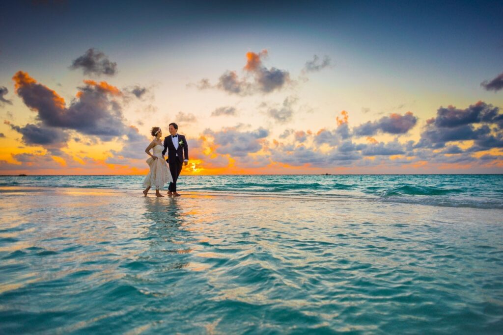 Maldives wedding couple