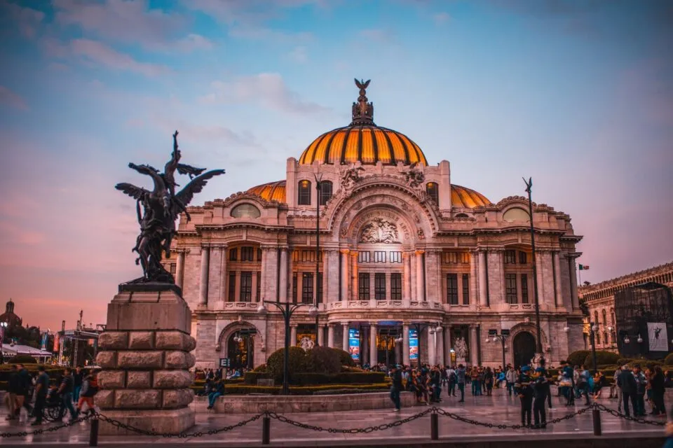 People in front of a building in Mexico